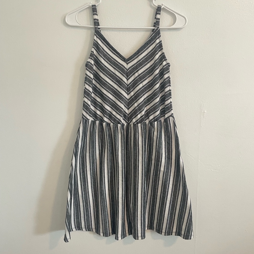 UNIVERSAL THREAD DRESS